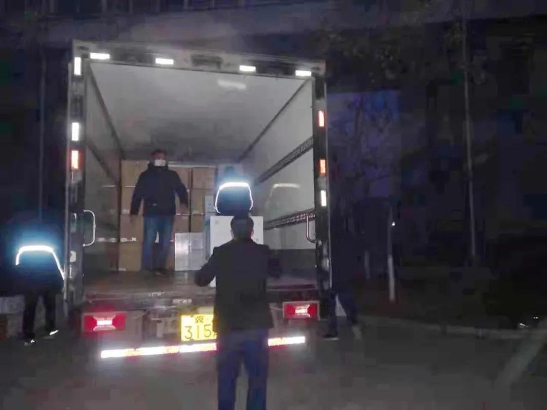 這樣深夜連續(xù)作業(yè)，已堅(jiān)持了多日